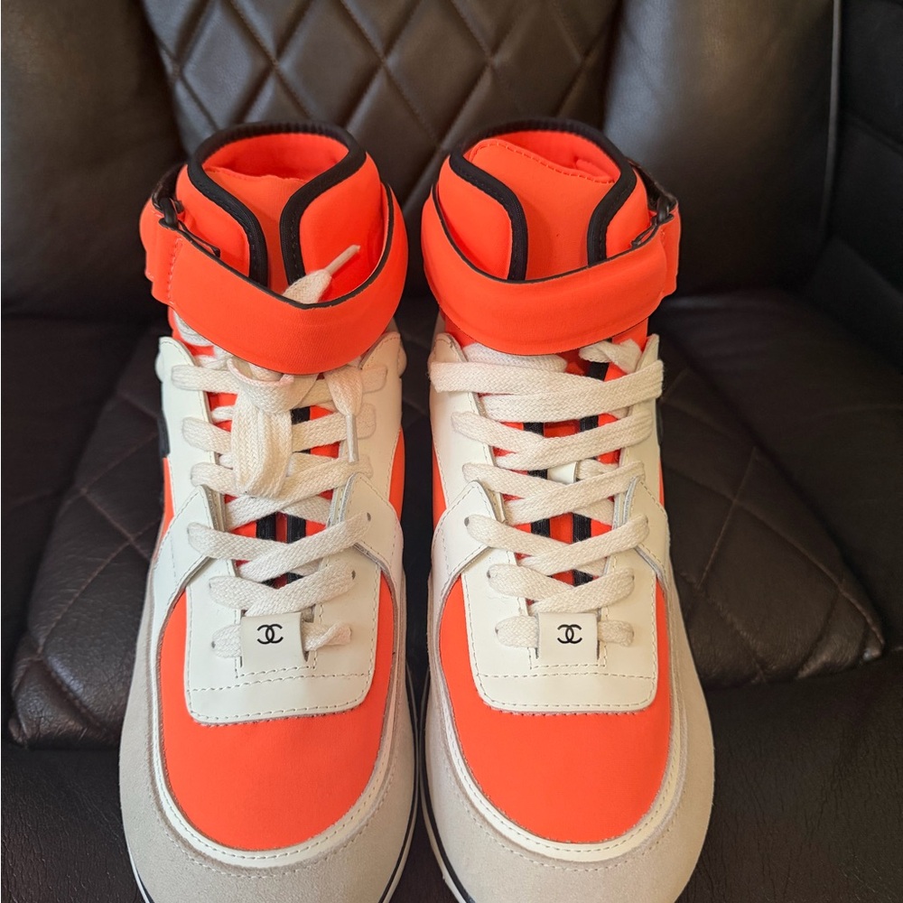 CHANEL Vibrant Orange and Cream Sneakers - Picture 3 of 6